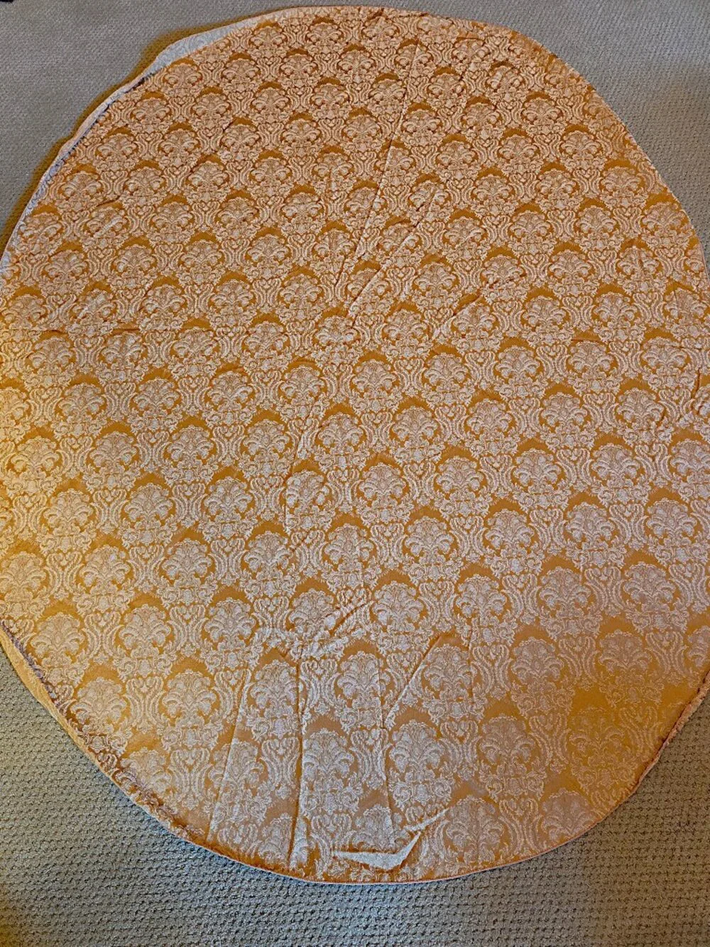Elegant Oval Embroidered Tablecloth – Gold & Ivory – 80